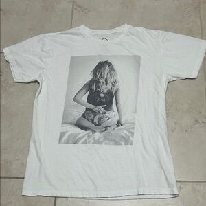Altru White Graphic Tee “Hang Loose” Girl